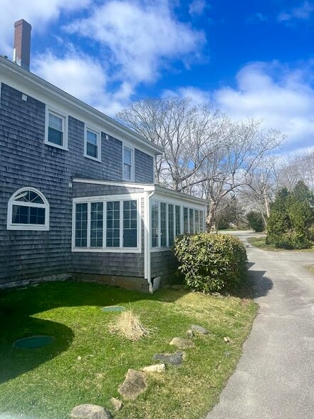 Building Photo - 275 McCorrie Ln