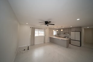 Building Photo - 98-179 Kauhihau Pl