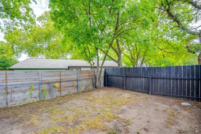 Building Photo - 3306 Dolphin Dr