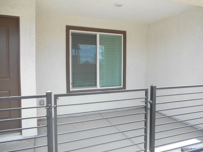 Building Photo - Modern 3-Bedroom With Open Floor Plan!