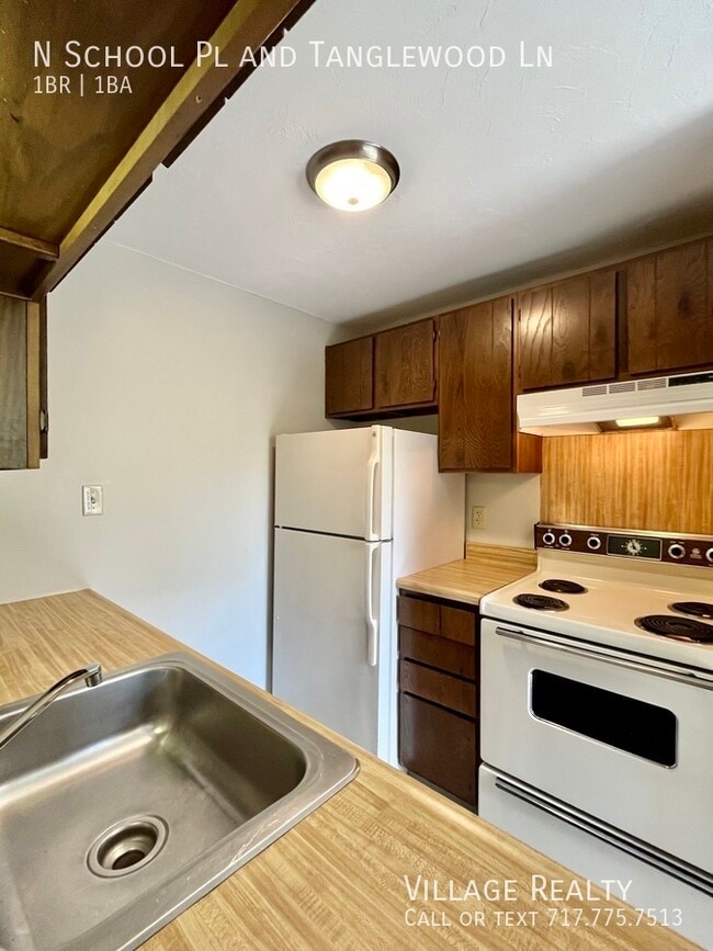 Building Photo - 335 N School Pl