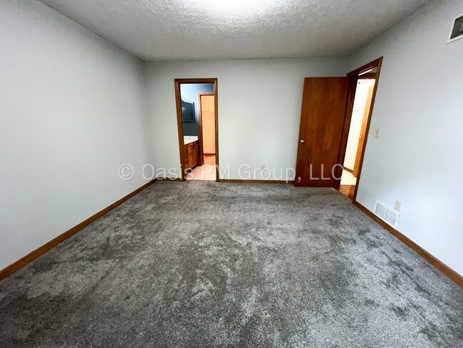 Building Photo - 8575 Kingsley Dr
