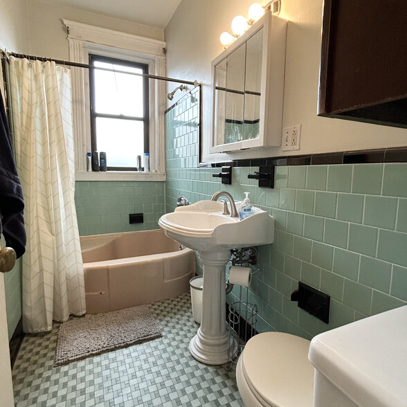 Apt #1 , 3bed - 175 Harvard St
