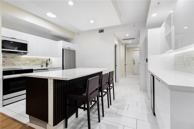 Building Photo - 5300 NW 87th Ave