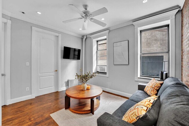 Building Photo - 340 E 18th St