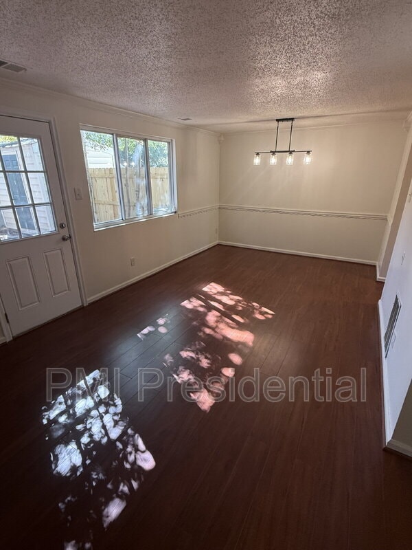 Building Photo - 9904 Whitney Cir