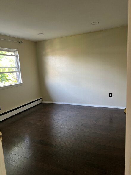 Building Photo - 924 Stuyvesant Ave