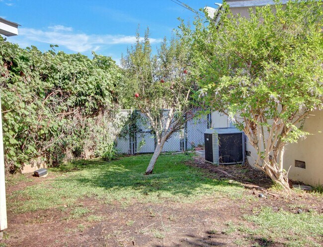 Building Photo - 3 bedrooms, 2 bathrooms house in La Habra