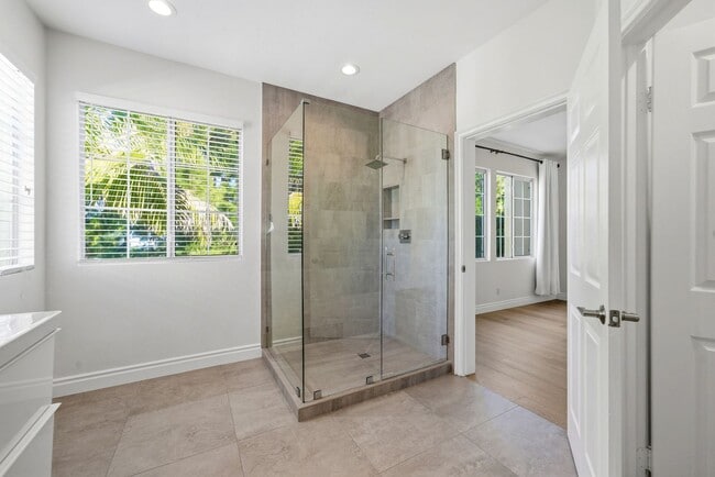 Building Photo - Beautiful 3 Bedroom 2.5 Bath Single Family...