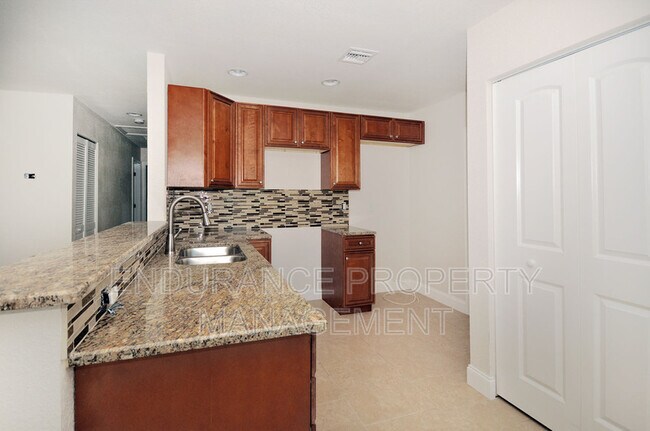 Building Photo - 1025 W 31st St