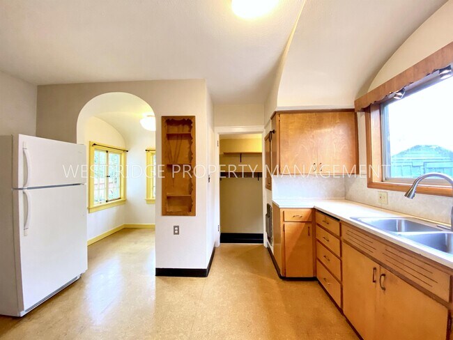 Building Photo - 5903 N Denver Ave