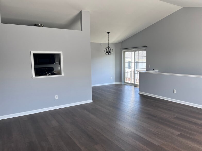 Building Photo - 2604 Riversedge Dr