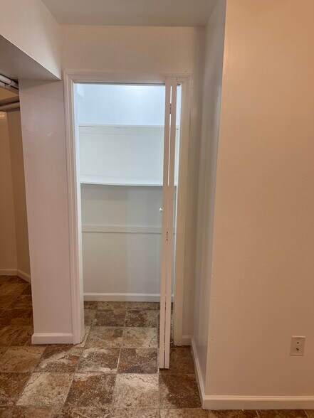 Building Photo - 163 Fair St