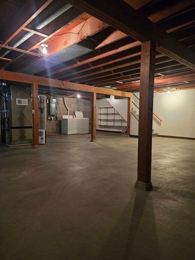 Building Photo - 922 E 12th Ave