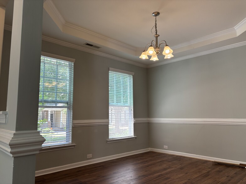 Building Photo - 10519 Royal Winchester Dr