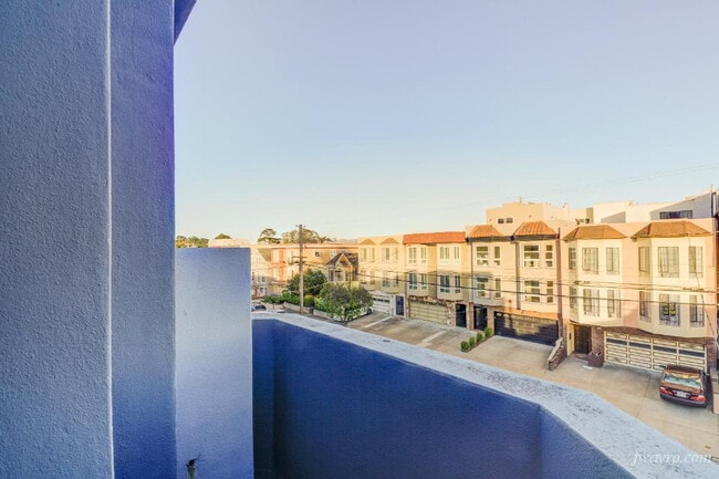 Building Photo - 465 35th Ave