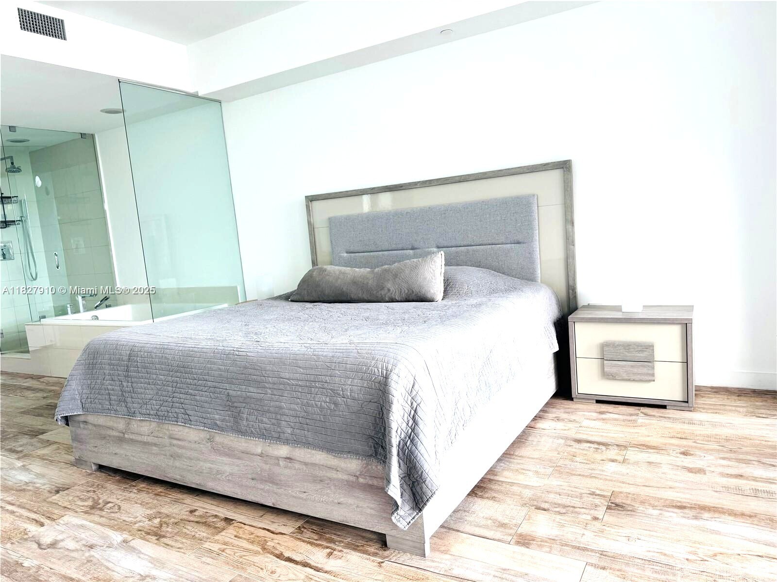 Building Photo - 650 NE 32nd St