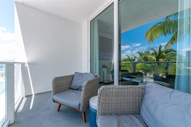 Building Photo - 401 N Birch Rd