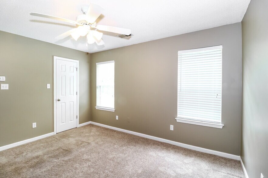 Building Photo - 2842 Misty Briar Cove