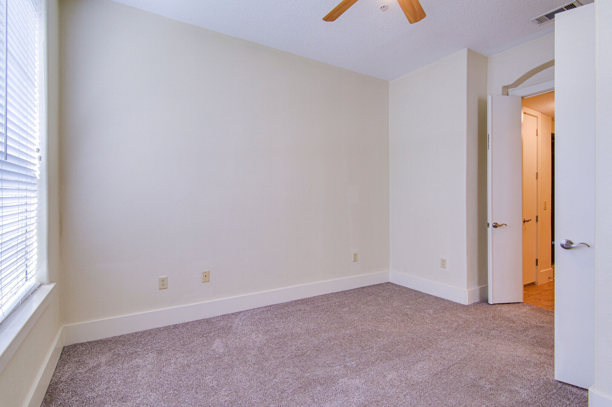 Building Photo - 2600 Hillsboro Pike