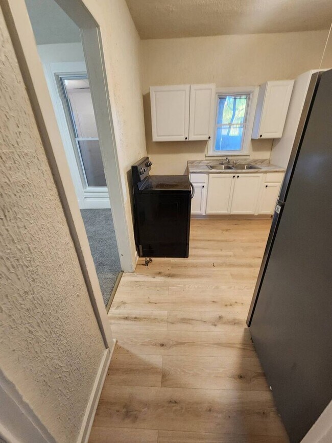 Building Photo - 2186 E 89th St