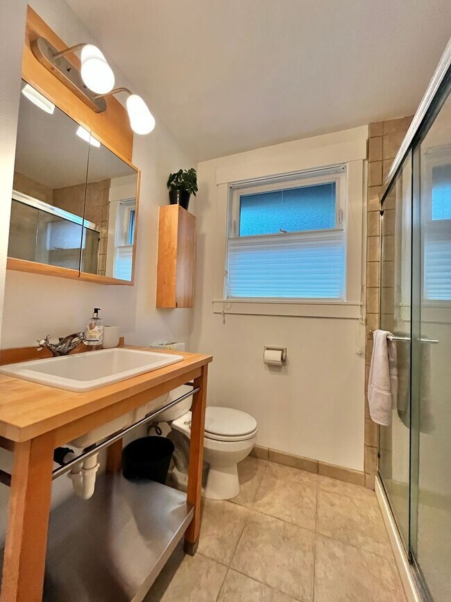 Building Photo - Fully Furnished Historic Fort Ward Townhome on Bainbridge Island