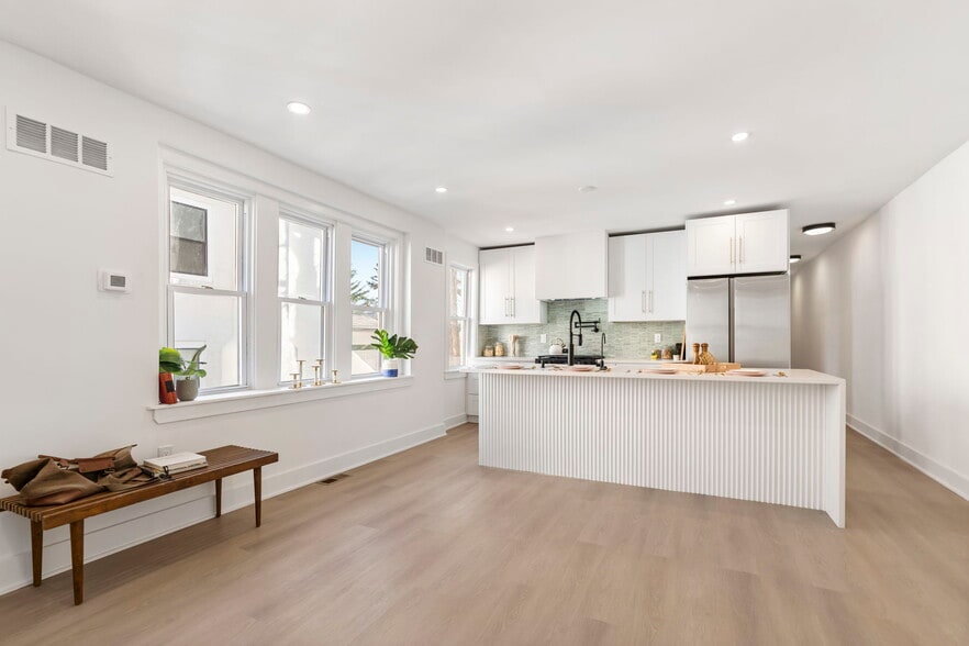 Building Photo - 202 W Wayne Ave