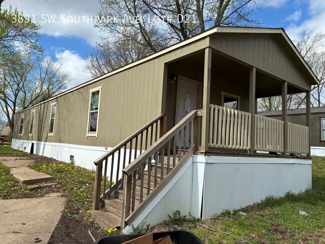 Building Photo - 3831 SW South Park Ave