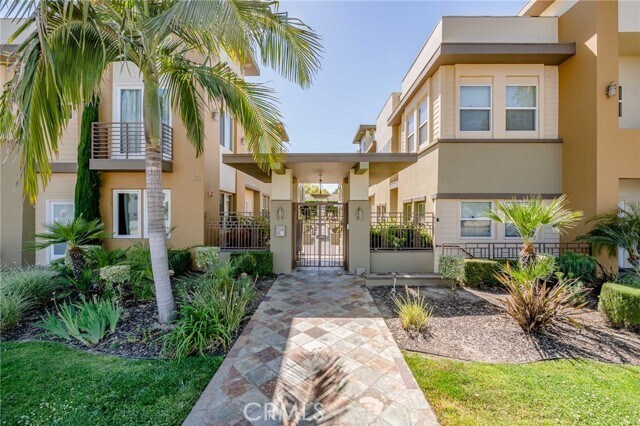 Building Photo - 441 N Los Robles Ave