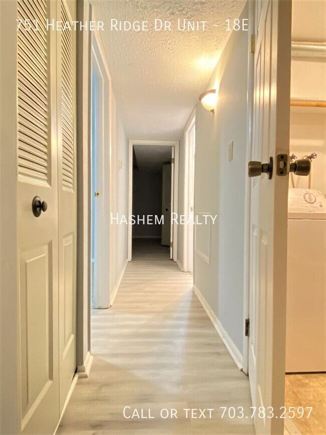 Building Photo - 751 Heather Ridge Dr