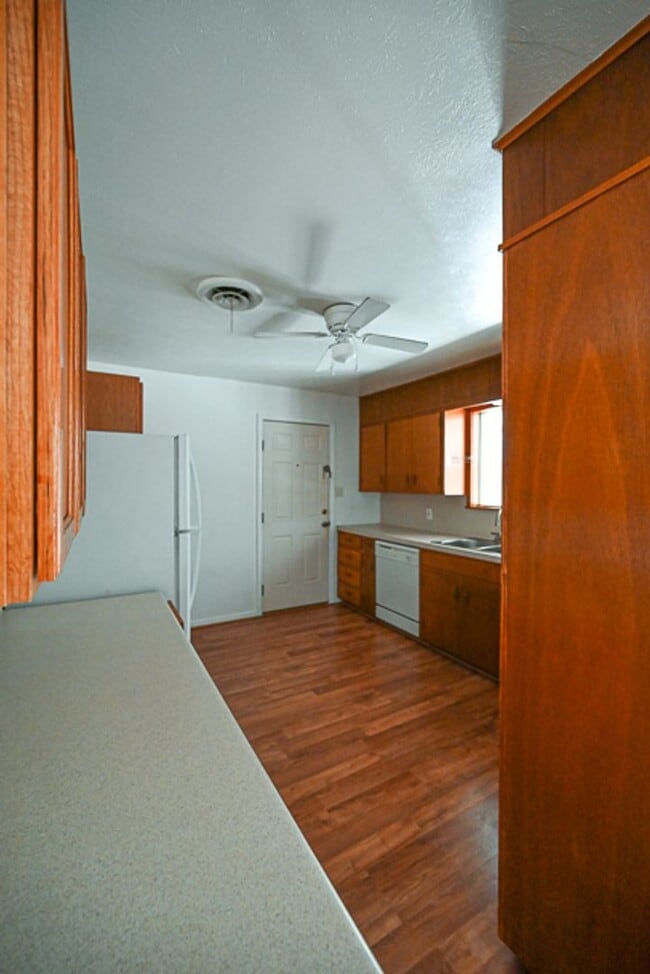 Building Photo - 903 N Lamb St
