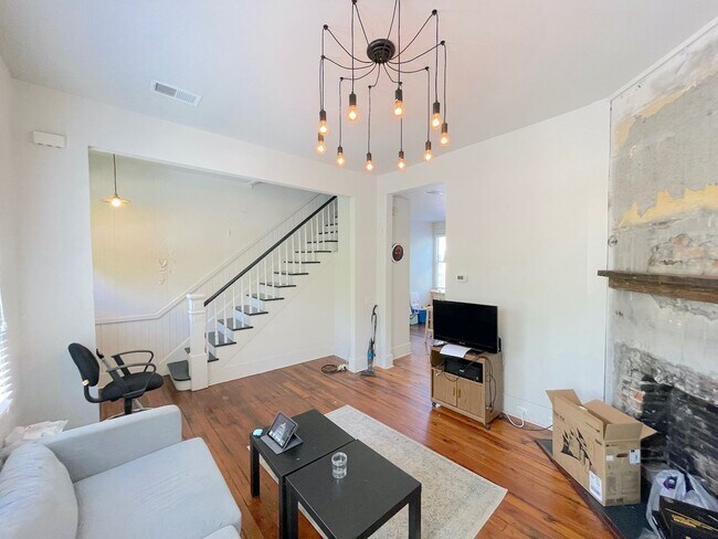 Building Photo - 2 BED | 2 BATH | PRIVATE PARKING | DIXON PARK