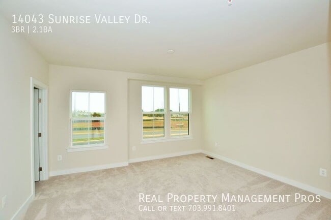 Building Photo - 14043 Sunrise Valley Dr