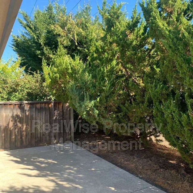 Building Photo - 1467 Cameo Ct