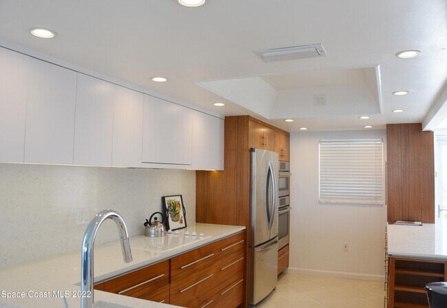 Building Photo - 1555 N Hwy A1A