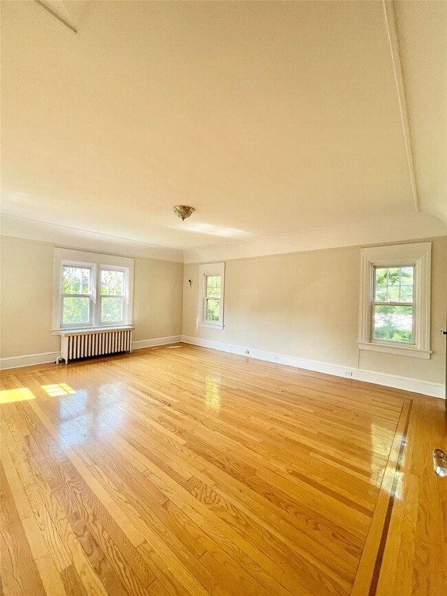 Building Photo - 19 Hanford Pl