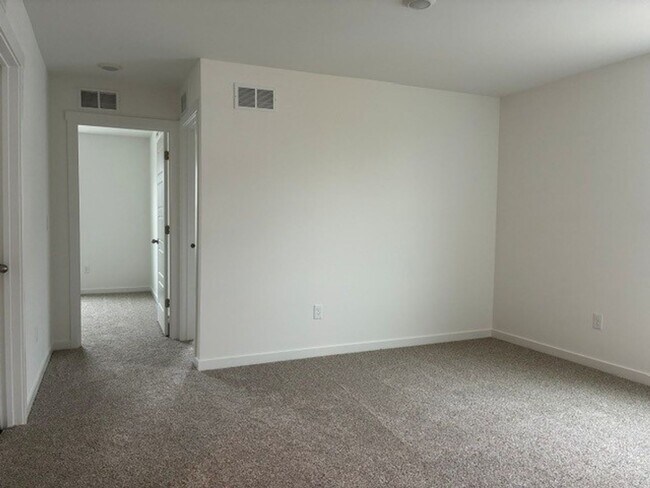 Building Photo - Brand New 3 Bedroom - 2.5 Bath Condo in Union Grove