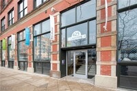 Building Photo - 425 W Lakeside Ave