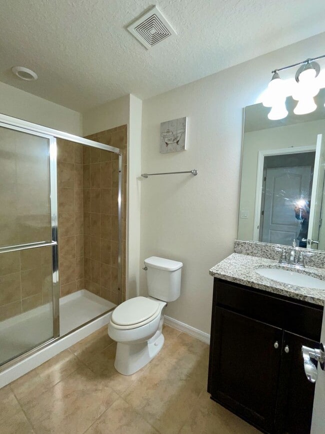 Building Photo - Spacious 5-Bed / 4.5-Bath Townhome w/ Private Pool & Sundeck in Gated Oakmont at Solterra Near Di...