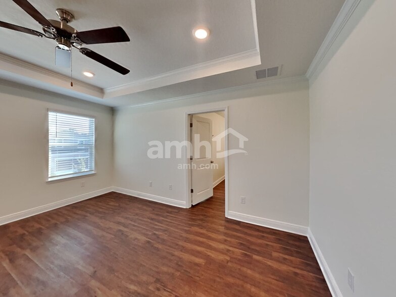 Building Photo - 27305 St Andrews Ave