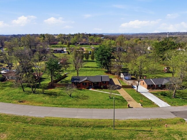 Building Photo - 2820 Donna Hill Dr