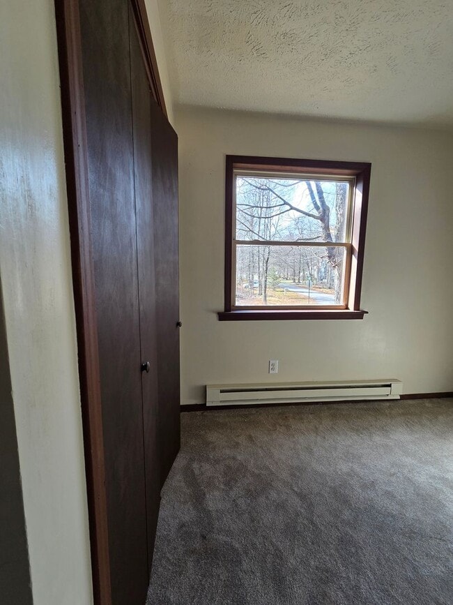 Building Photo - Welcome to this charming 3-bedroom, 2-bathroom home located in the scenic Tobyhanna, PA.