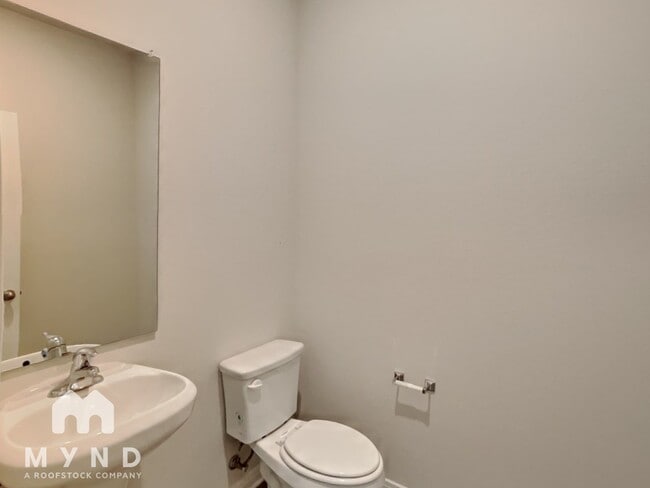 Building Photo - 1106 Clark Dr