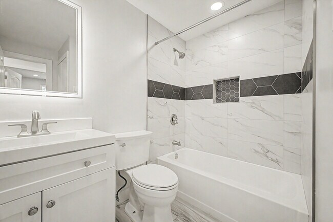 Building Photo - 3701 E Ludlow Dr