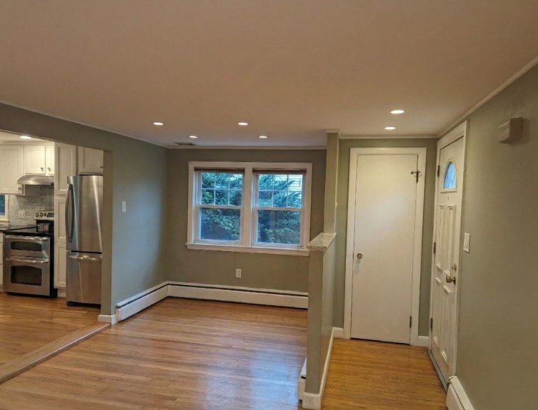 Building Photo - 12 James St