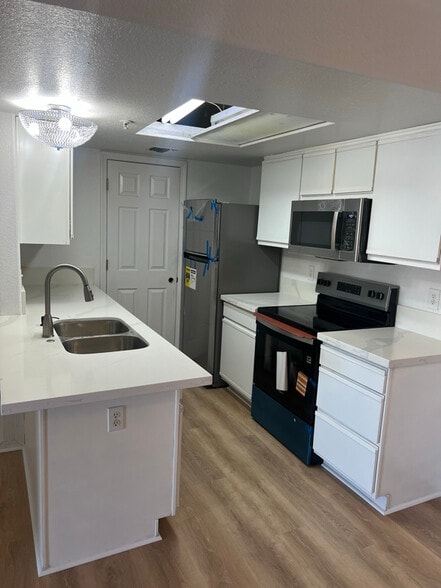 Building Photo - 3550 Bay Sands Dr
