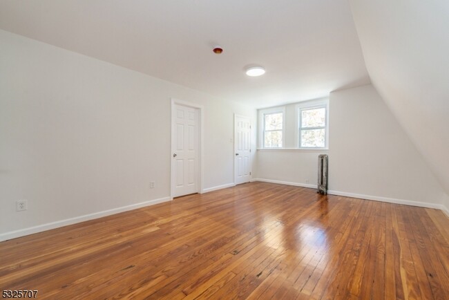 bedroom - 211 Hillside Ave