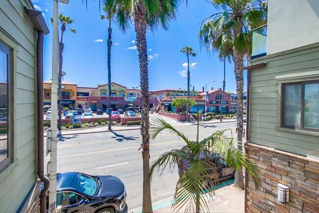 Building Photo - Steps From The Beach w/ All Utilities Included Available Jan - May 2025