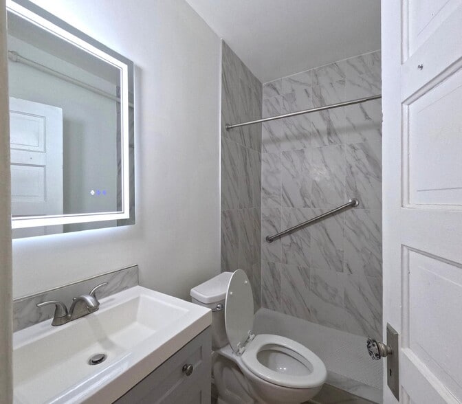 Building Photo - 4317 River Rd NW