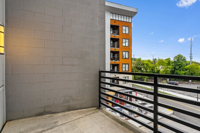 Building Photo - 115 Willow Ave